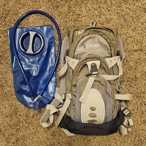 D2 Fit Camelbak backpack and 2.5 L water bladder